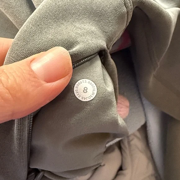 Lululemon get centered crop hoodie size 8 - Picture 3 of 4